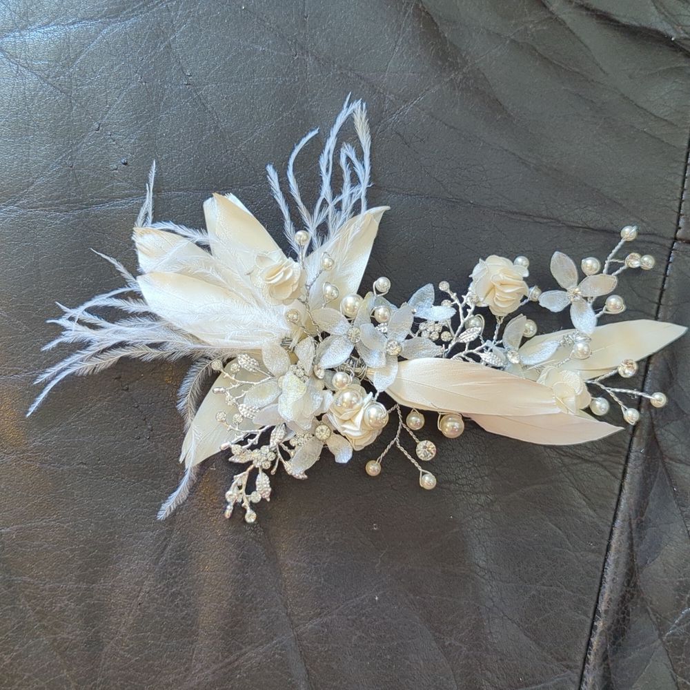 Art deco bridal hairpiece
